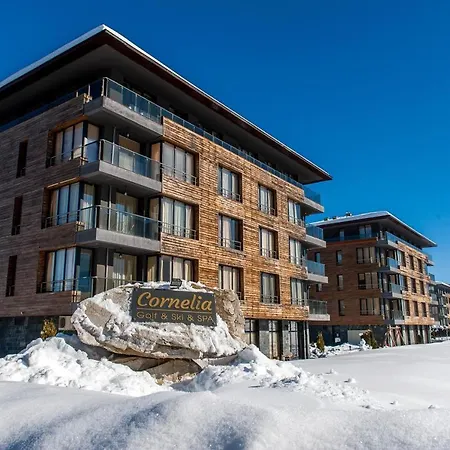 Retreat Pool And Mountain Views