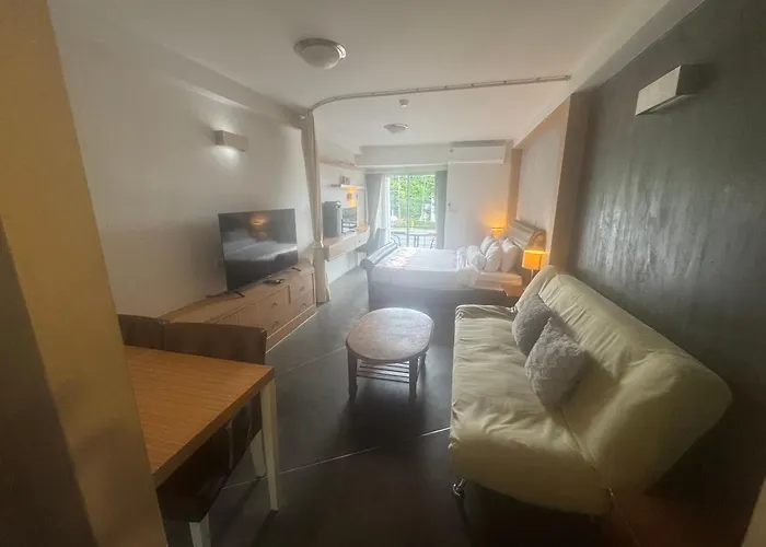 Retreat Pool And Mountain Views アパート